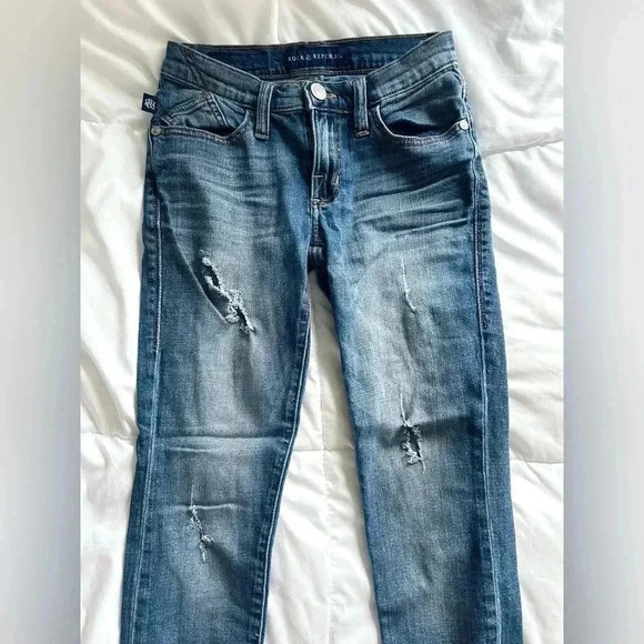 Rock & Republic Distressed Skinny Jeans - Picture 3 of 8